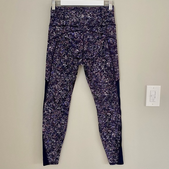 Athleta Rainier Printed Mesh Tight
Leggings Small Sandstone Navy Blue Purple S - Picture 12 of 15